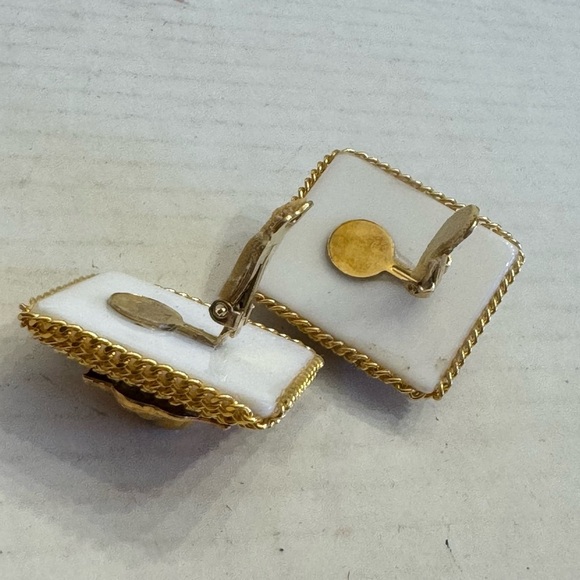Vintage Lion Head RARE Square Shape Clip On Earrings Large Chunky Gold Tone - Picture 5 of 16